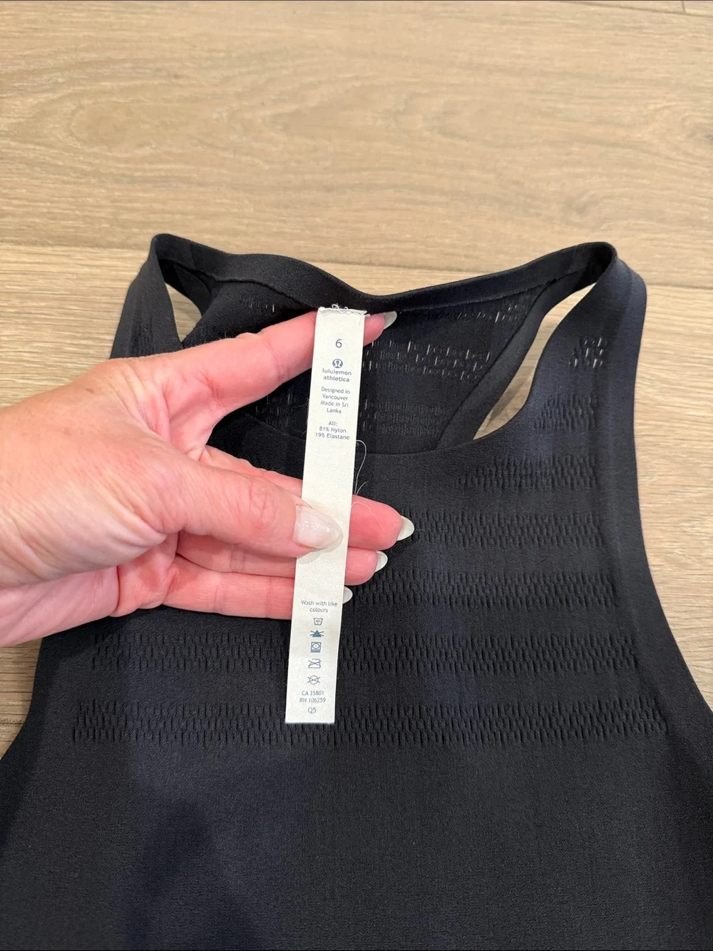 LULULEMON Black Reveal Tank (Stripes) Seamless Active Vent Mesh Yoga Top Size 6